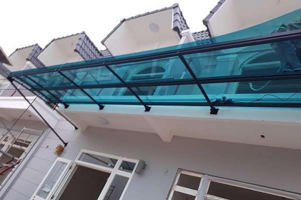 Mái nhựa polycarbonate giúp công trình tận dụng tối đa ánh sáng