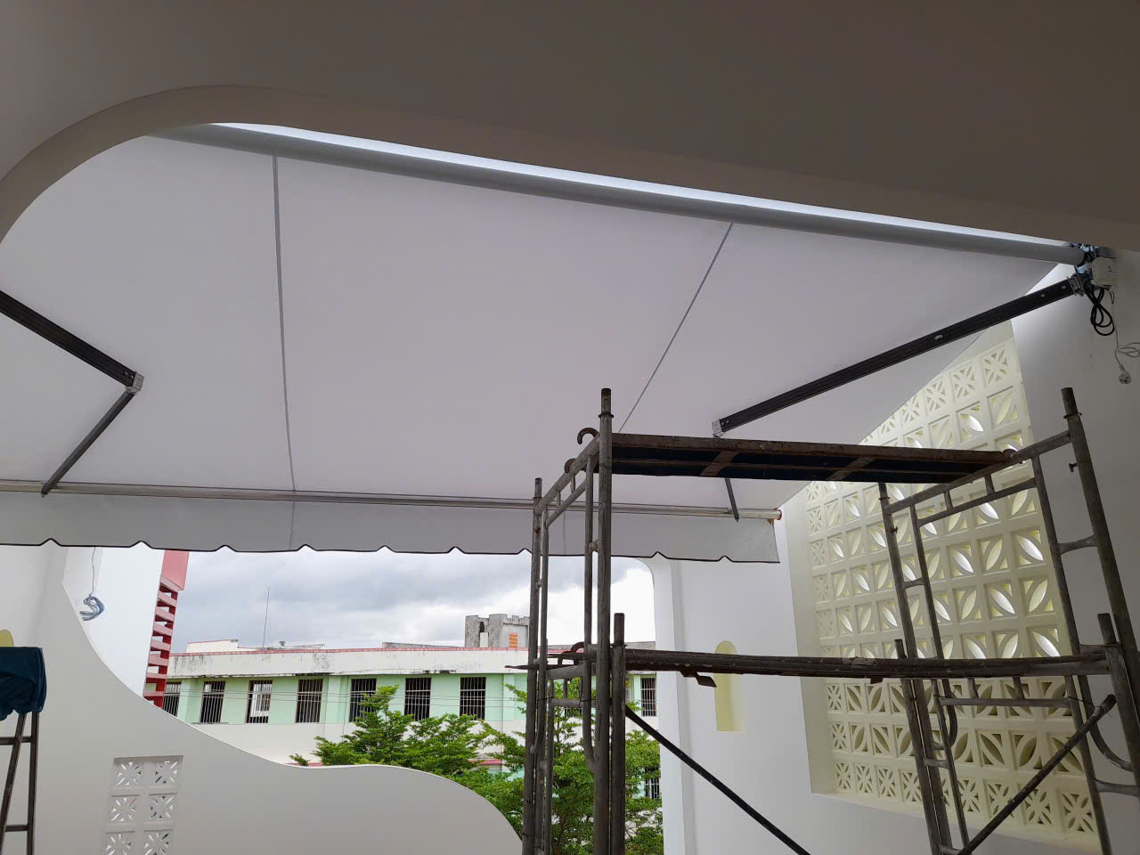 Mái hiên di động chữ A có bánh xe đẩy bền đẹp